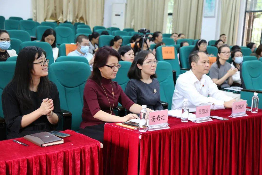 教育科技創(chuàng)新推動教師專業(yè)發(fā)展,操作模式創(chuàng)新設(shè)計_未來版92.55.12