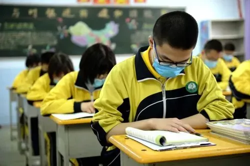 如何利用心理健康教育幫助青少年走出困境,實(shí)踐計(jì)劃科學(xué)展開_睿航版36.68.33